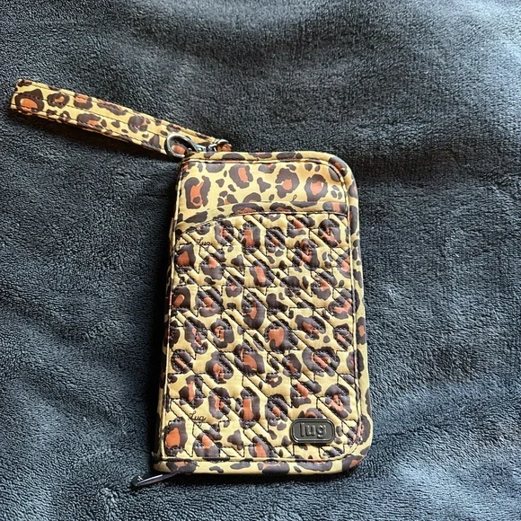 LUG Zip Around Sleeper Wallet Quilted Leopard Print NWOT 9” x 4” - Picture 1 of 8